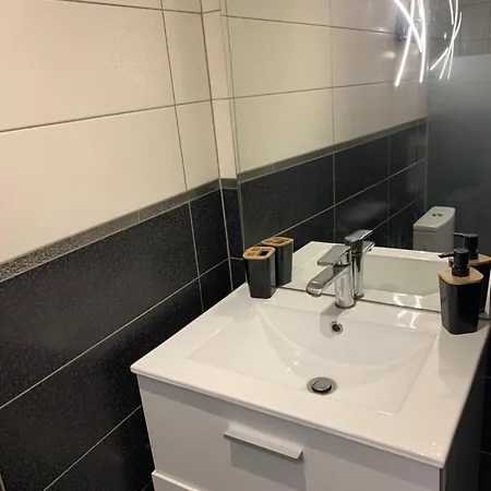 Apartment Jolie 2 Pieces Avec Terrasse Jusqu'a 5 Personnes Centre